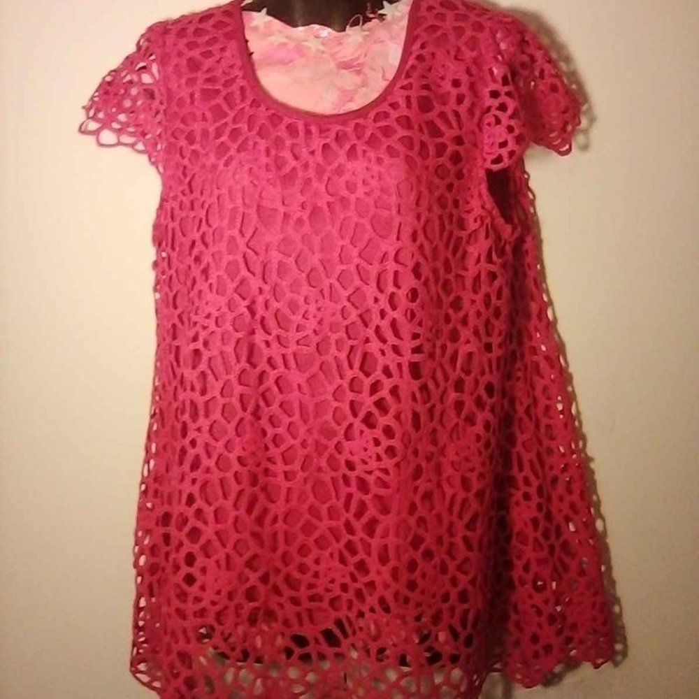 Large, Red, short sleeve with really cool design.